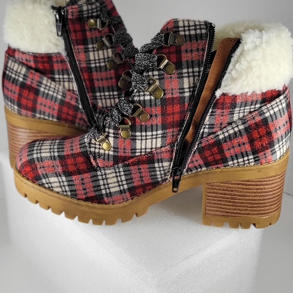 Plaid Sherpa Hiker Boot Wide - Picture 4 of 4